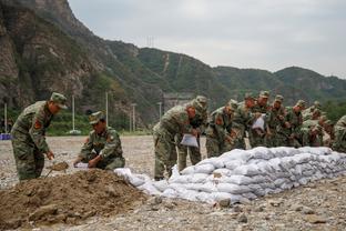 穆勒本场比赛数据：1进球2次争顶成功，评分7.3